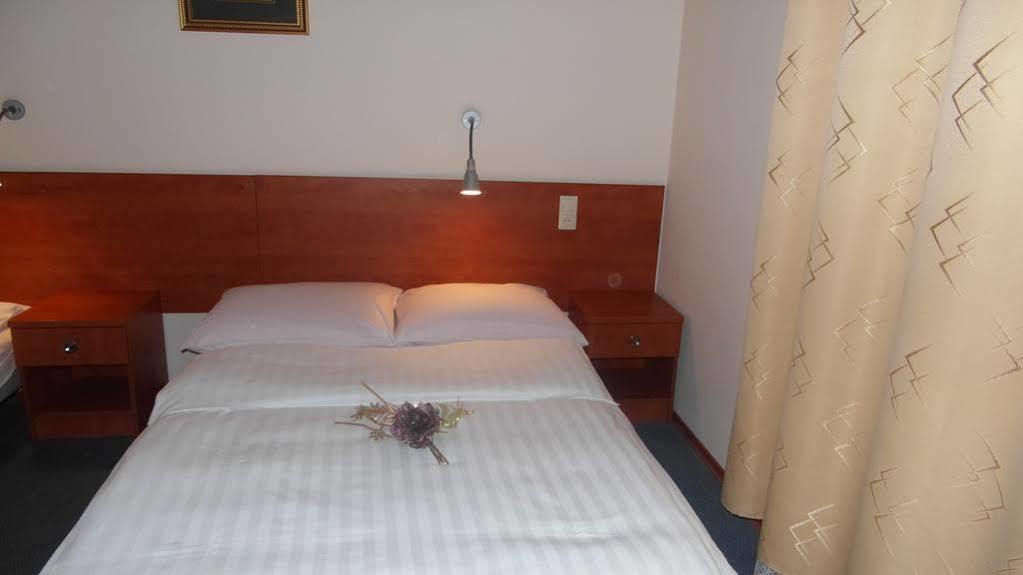 Hotel Julianow Warszawa Eksteriør bilde